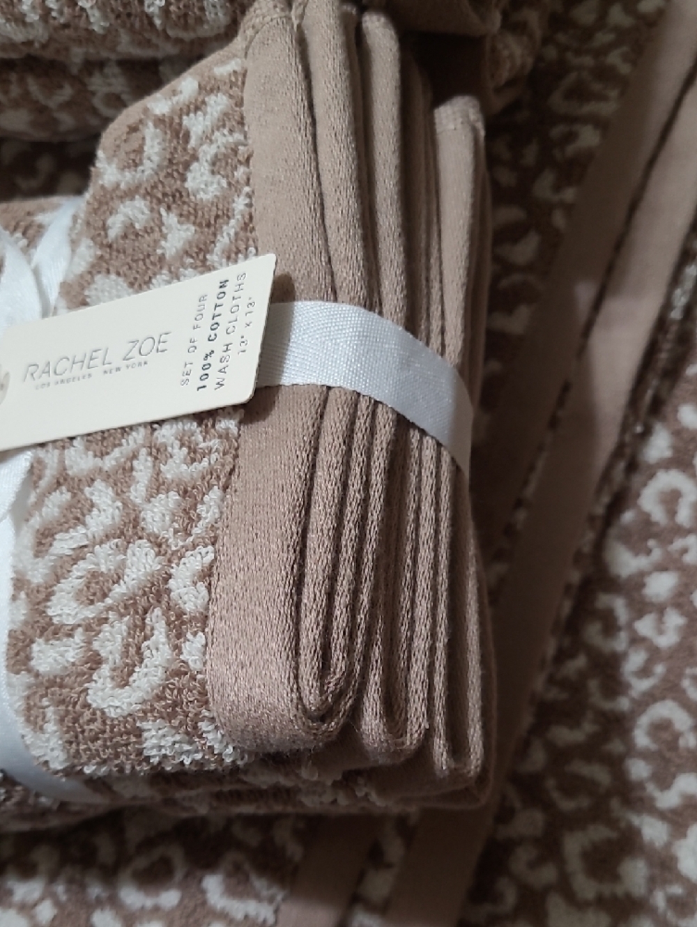Rachel Zoe Cheetah Mink Coconut Bath Sheet Set - Picture 11 of 14